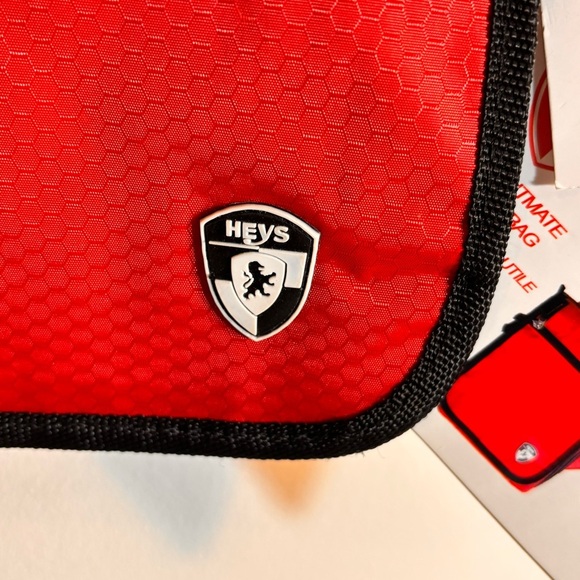 HEYS Travel Mate Crossbody Multiple Pockets & Compartments Adjautable Strap NEW - Picture 2 of 13